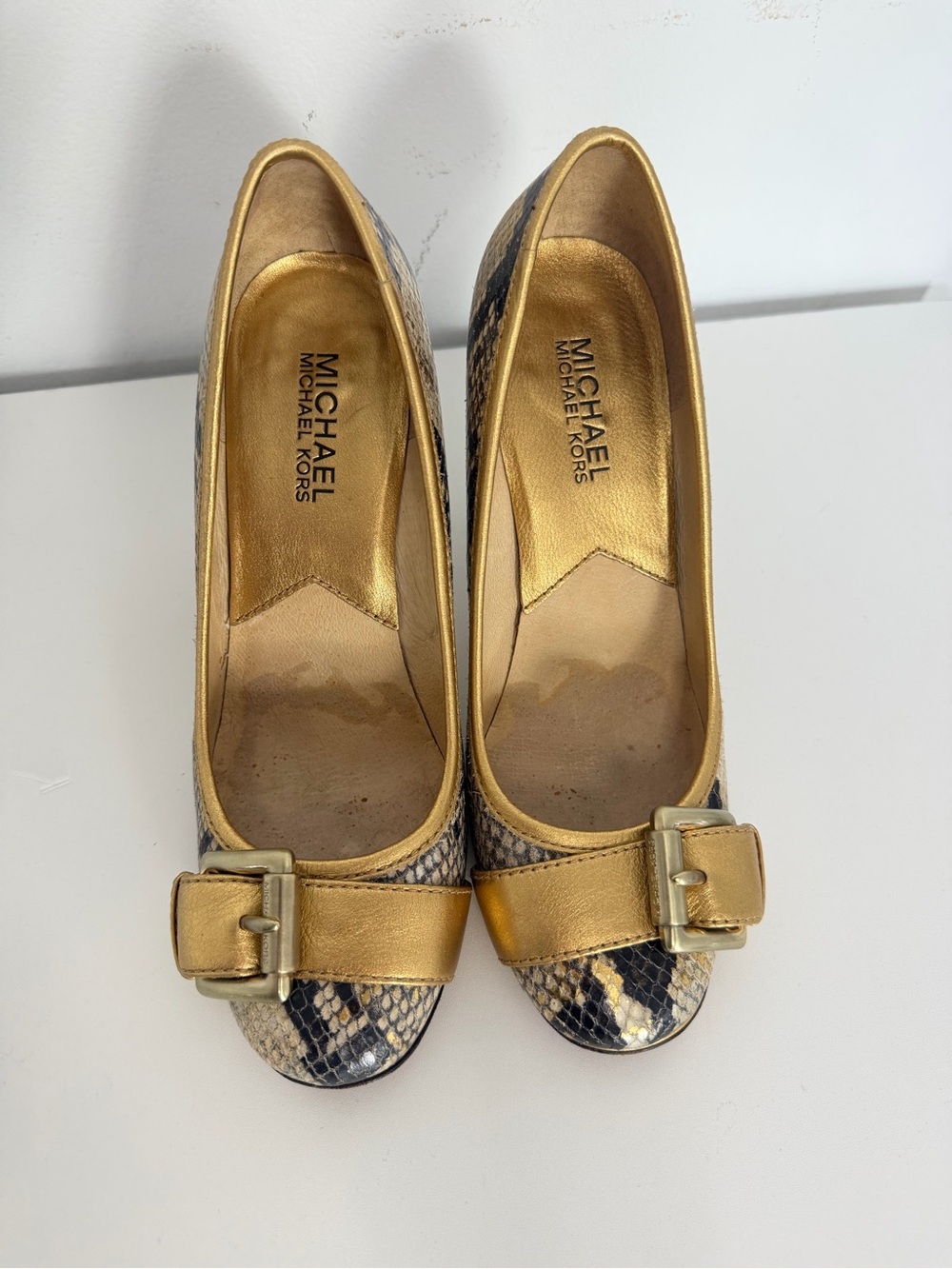 Y2K MICHAEL Michael Kors Gold Snakeskin Buckle Pumps - Women's